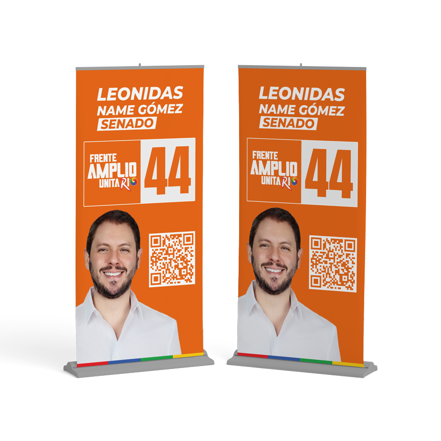 Mockup de dos pendones (roll-up) de campaña con foto, código QR y datos del candidato